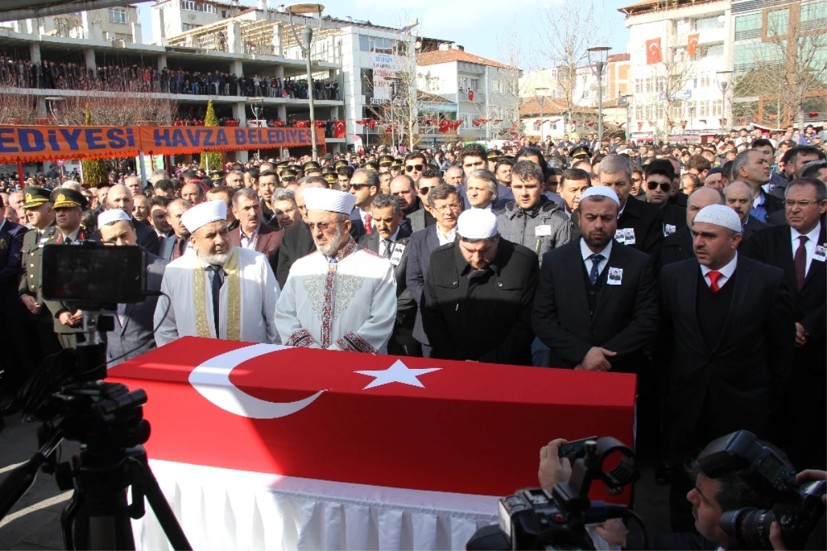 Afrin Şehidini Eşi Üniformasıyla Uğurladı