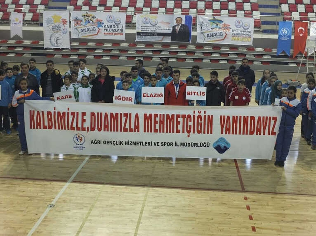 Ağrı\'da Sporculardan Mehmetçiğe Anlamlı Destek