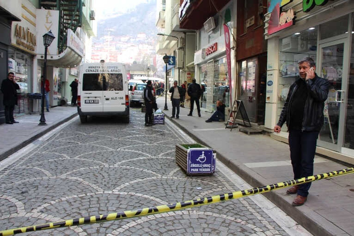 Amasya\'da Futbol Sevenler Derneğinde Polis Dehşeti: 2 Ölü
