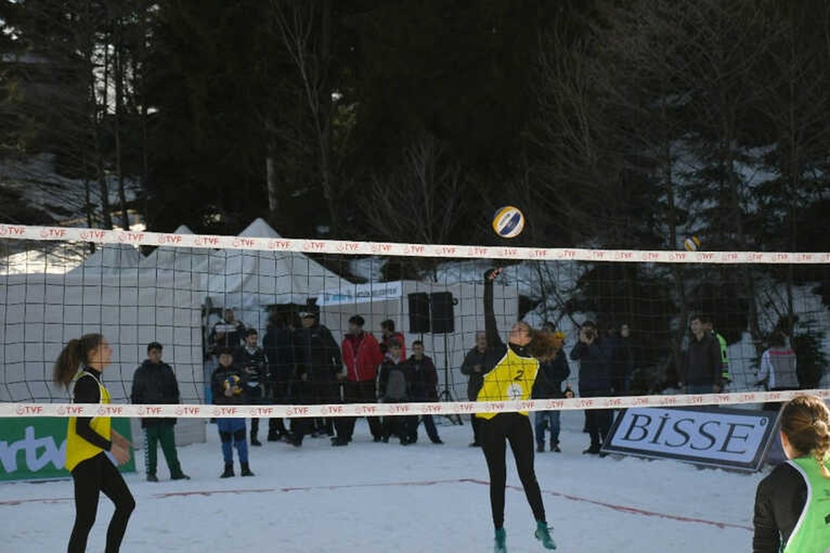 Artvin\'de Kar Voleybolu Şampiyonası Sona Erdi