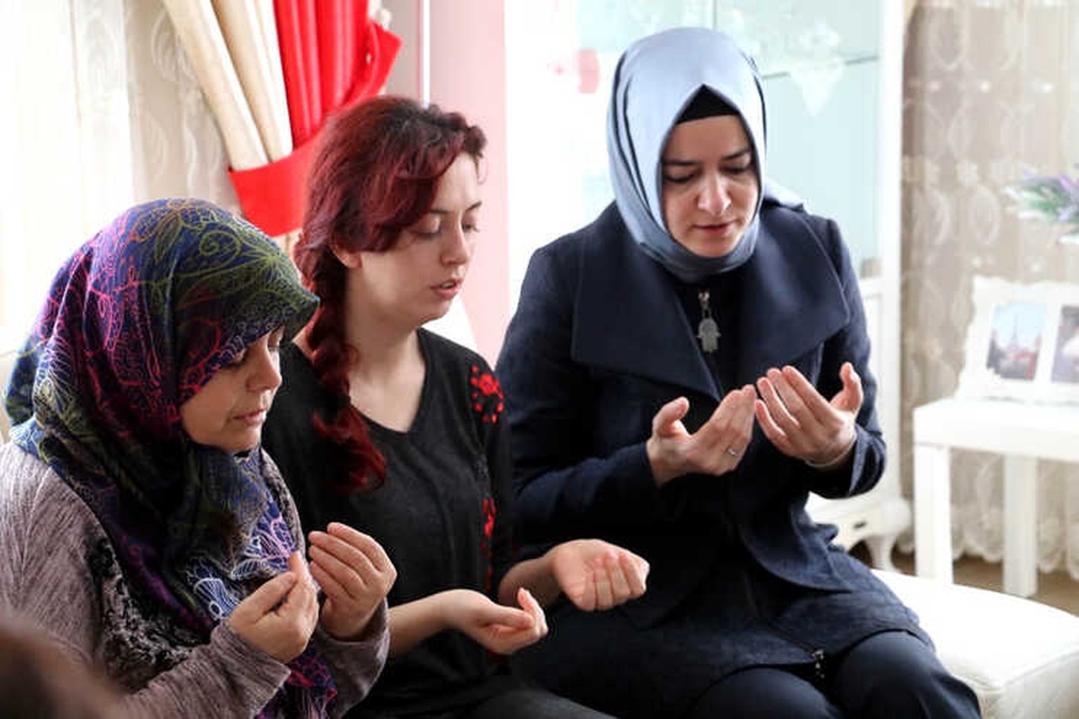 Bakan Kaya\'dan Şehit Ailesine Ziyaret