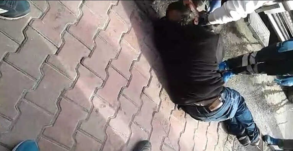 Bonzai Kullanan Adamın İbretlik Görüntüsü