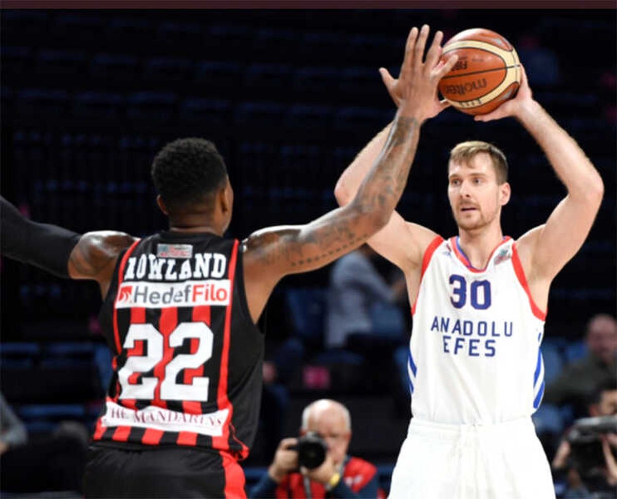 Efes 12. Galibiyetini Aldı