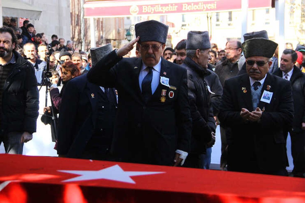 Eskişehir Binlerle Şehidinin Yanındaydı