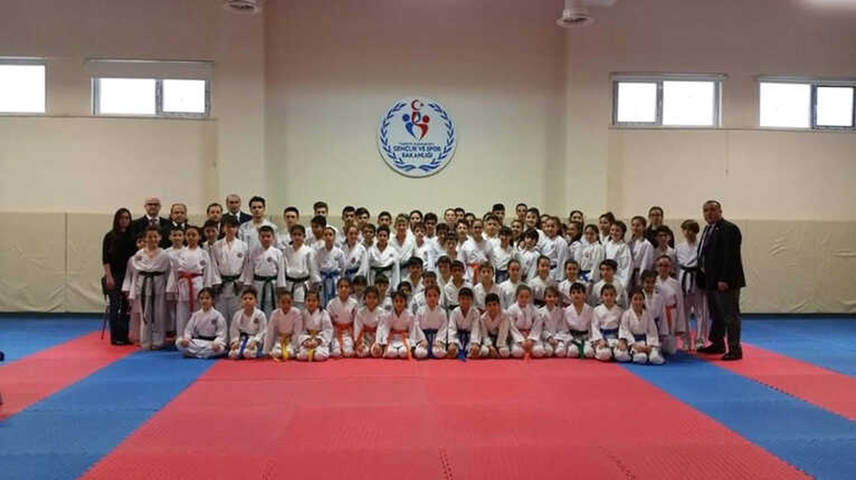 Eskişehirli Öğrencilerin Karate Mücadelesi