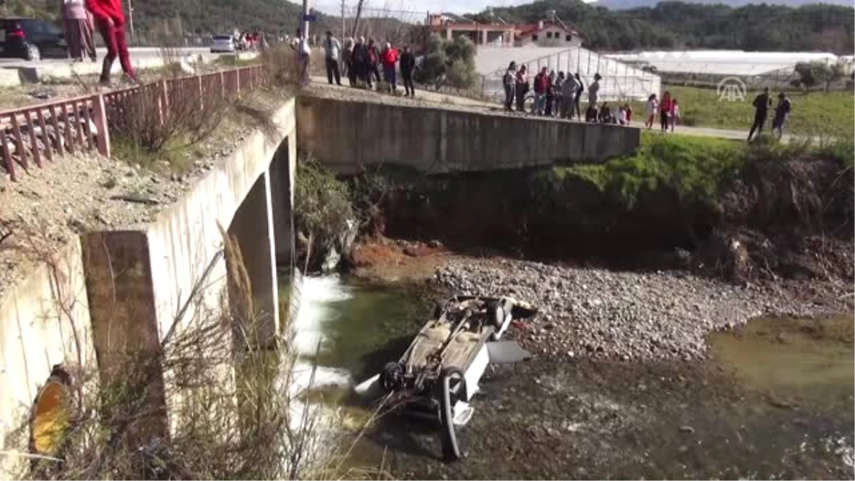 Fethiye\'de Otomobil Dereye Düştü: 1 Ölü, 2 Yaralı