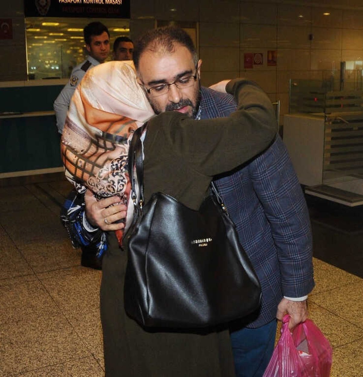 İsrail\'de Serbest Bırakılan Türk Akademisyen Yurda Döndü