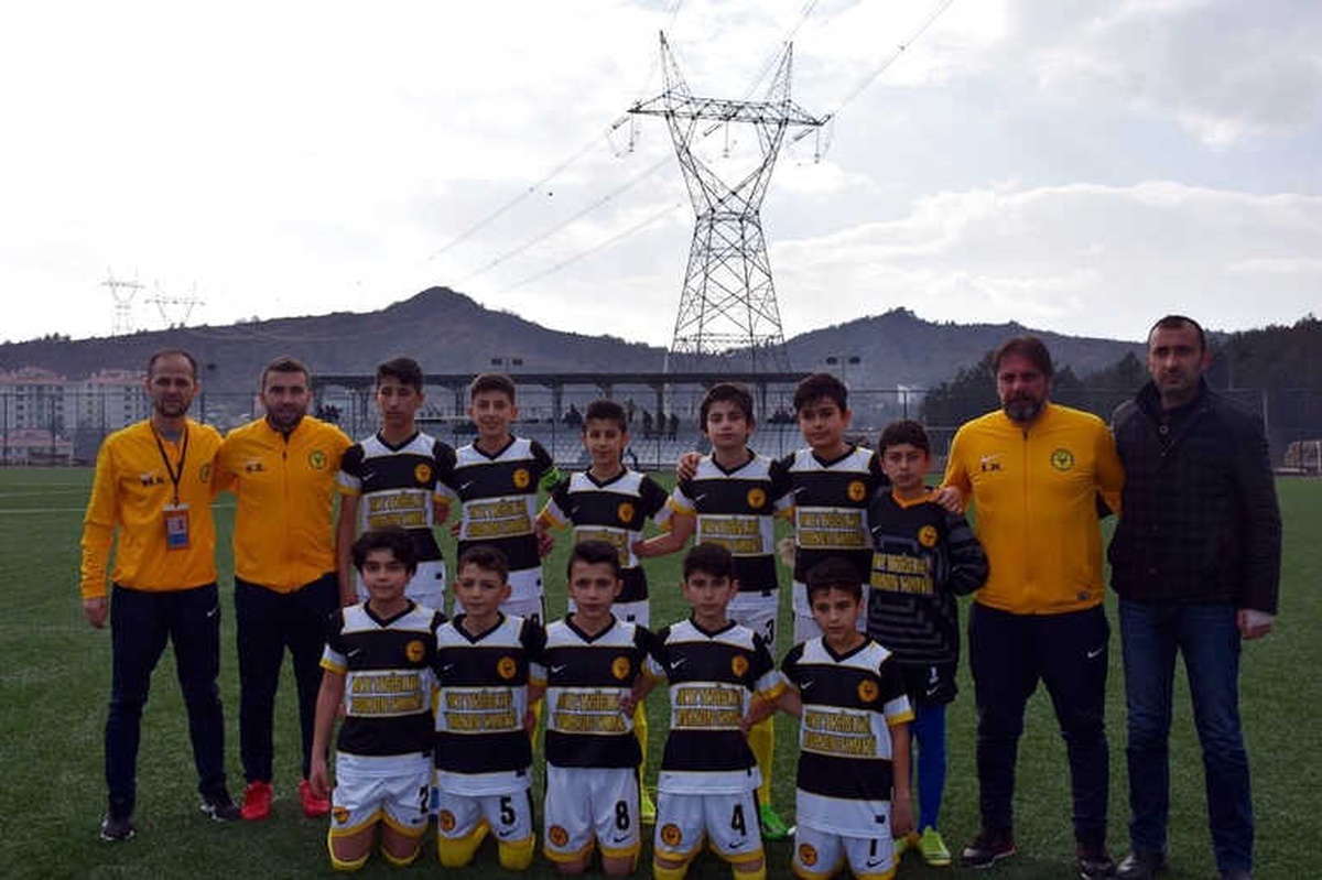 Kastamonu U-13 Maçında Minik Sporculardan Türk Ordusuna Destek