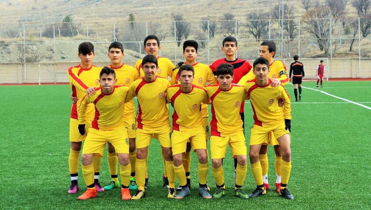 Malatyalı Gençlerin Gollerden Sonra Asker Selamı Vermesi Büyük Alkış Aldı