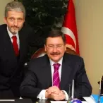 Melih Gökçek, Gezinin kitap okuyan adamına tazminat ödeyecek Melih Gökçek, Gezinin kitap okuyan adamına tazminat ödeyecek