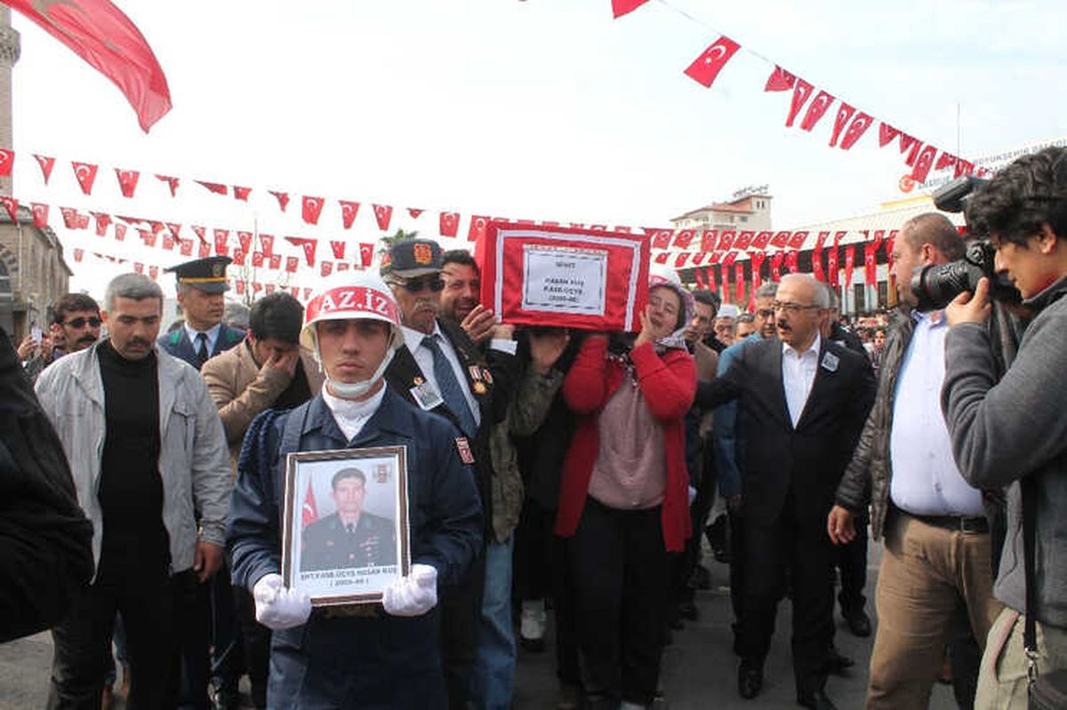 Mersin Şehidine Veda Etti