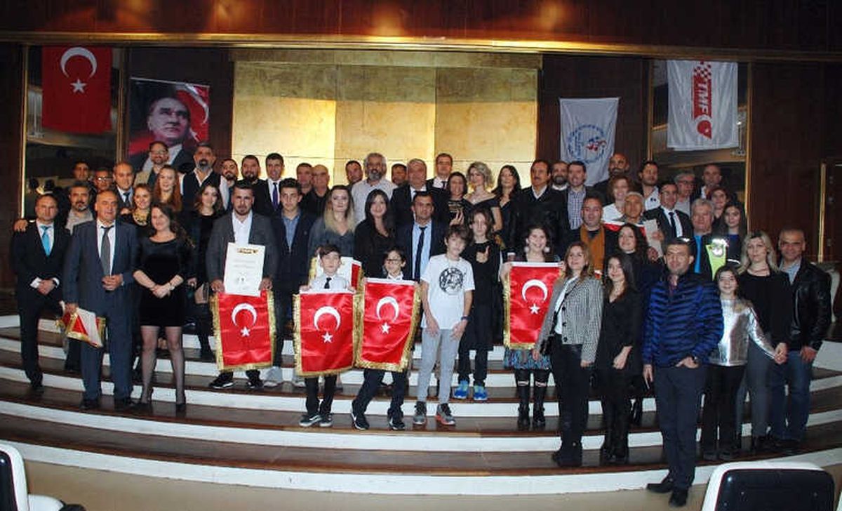 Şampiyonların Kupaları Mehmetçik\'e