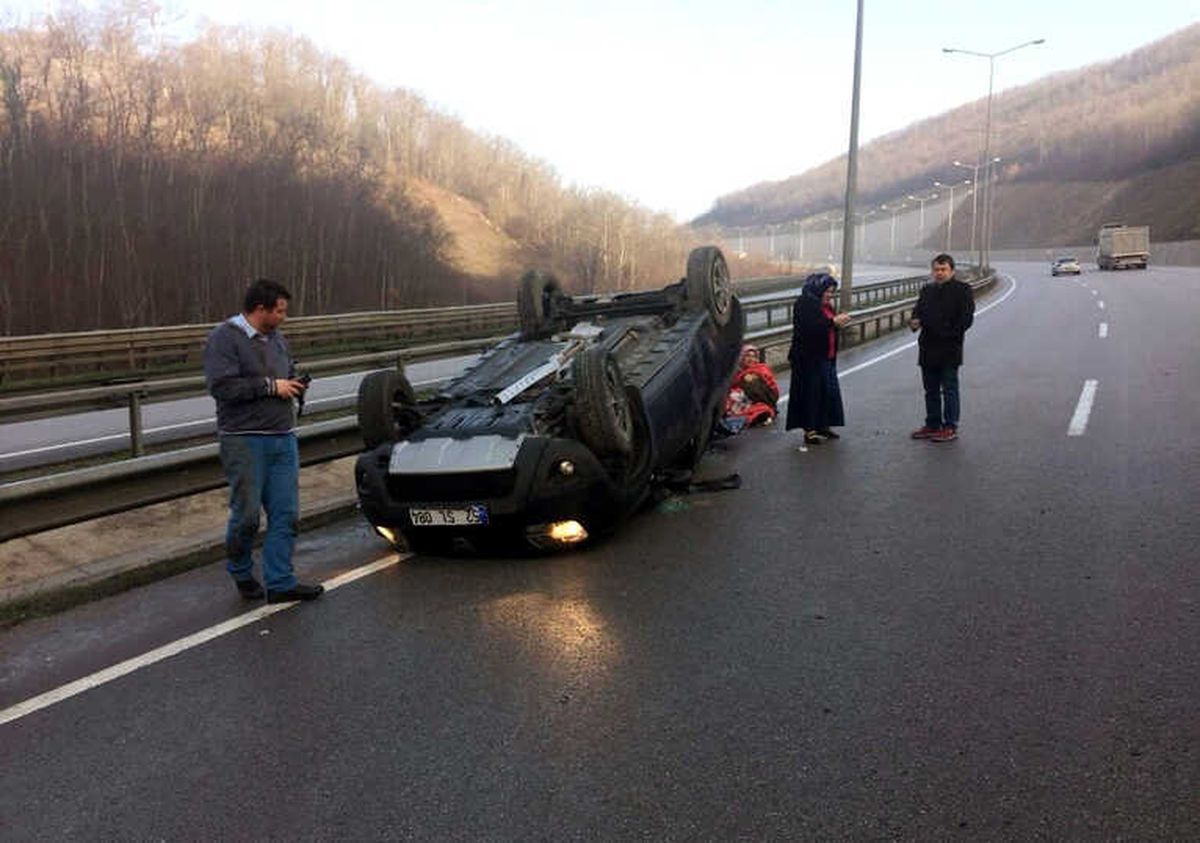 Samsun\'da Otomobil Takla Attı: 5 Yaralı