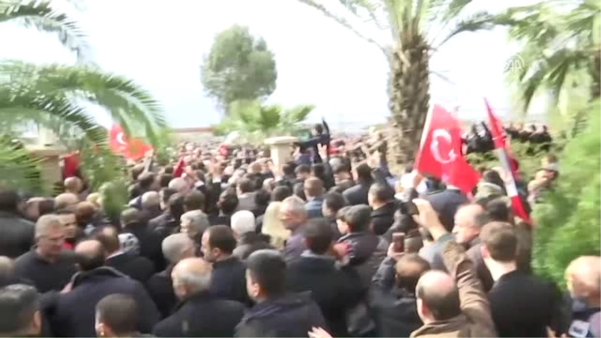 Şehitlerimizi Uğurluyoruz - Şehit Kurmay Pilot Yüzbaşı Mehmet İlker Karaman\'ın Cenaze Töreni (1)