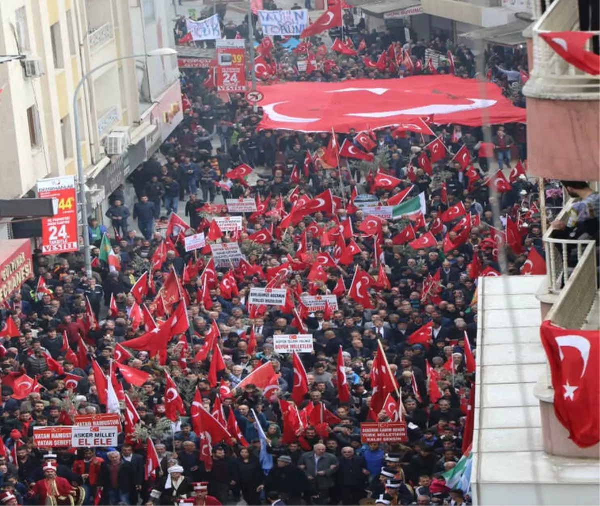 Sıfır Noktasında Mehmetçik\'e Mehteranlı Destek Yürüyüşü