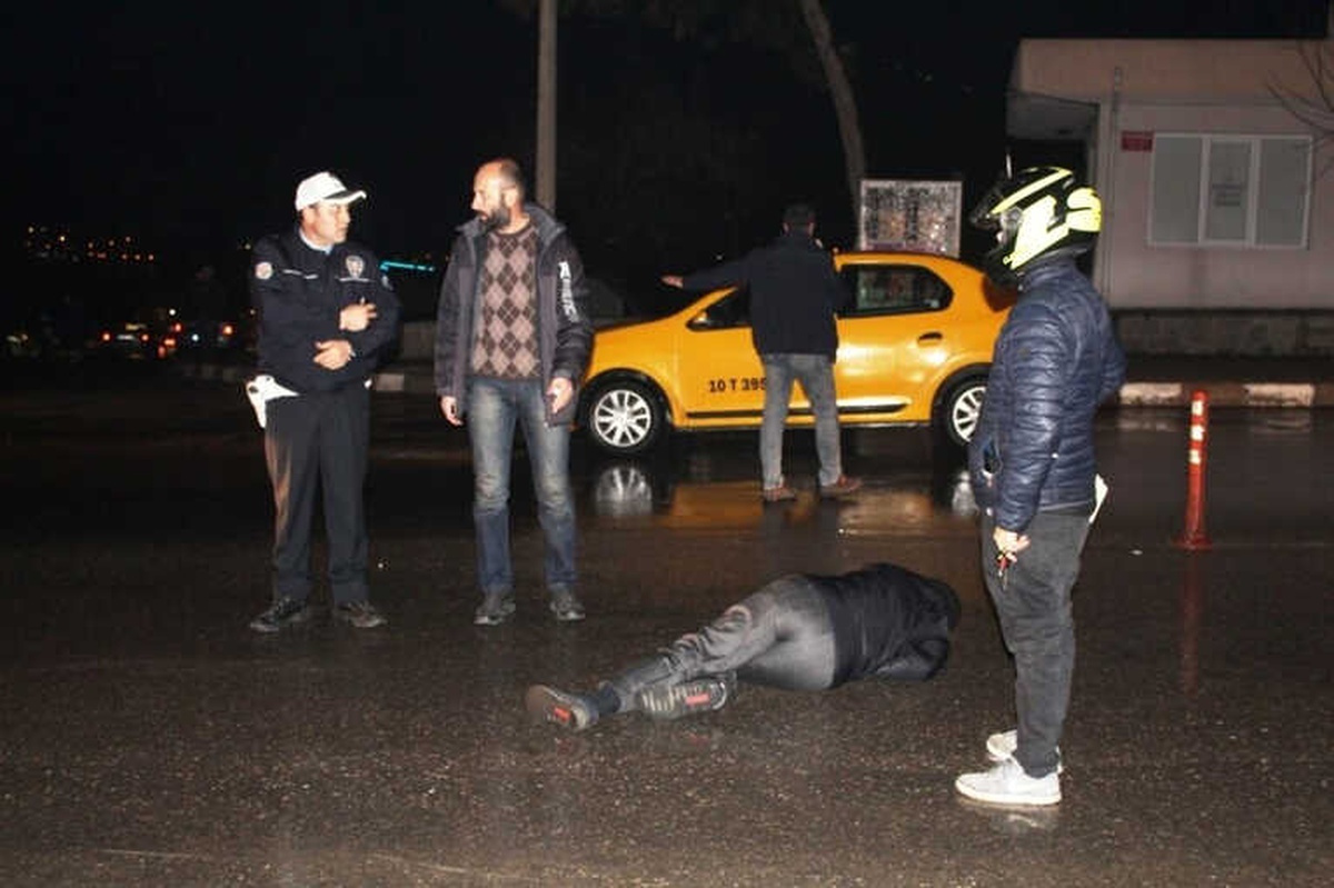 Sokak Köpeklerine Çarpmamak İçin Az Daha Ölüyordu