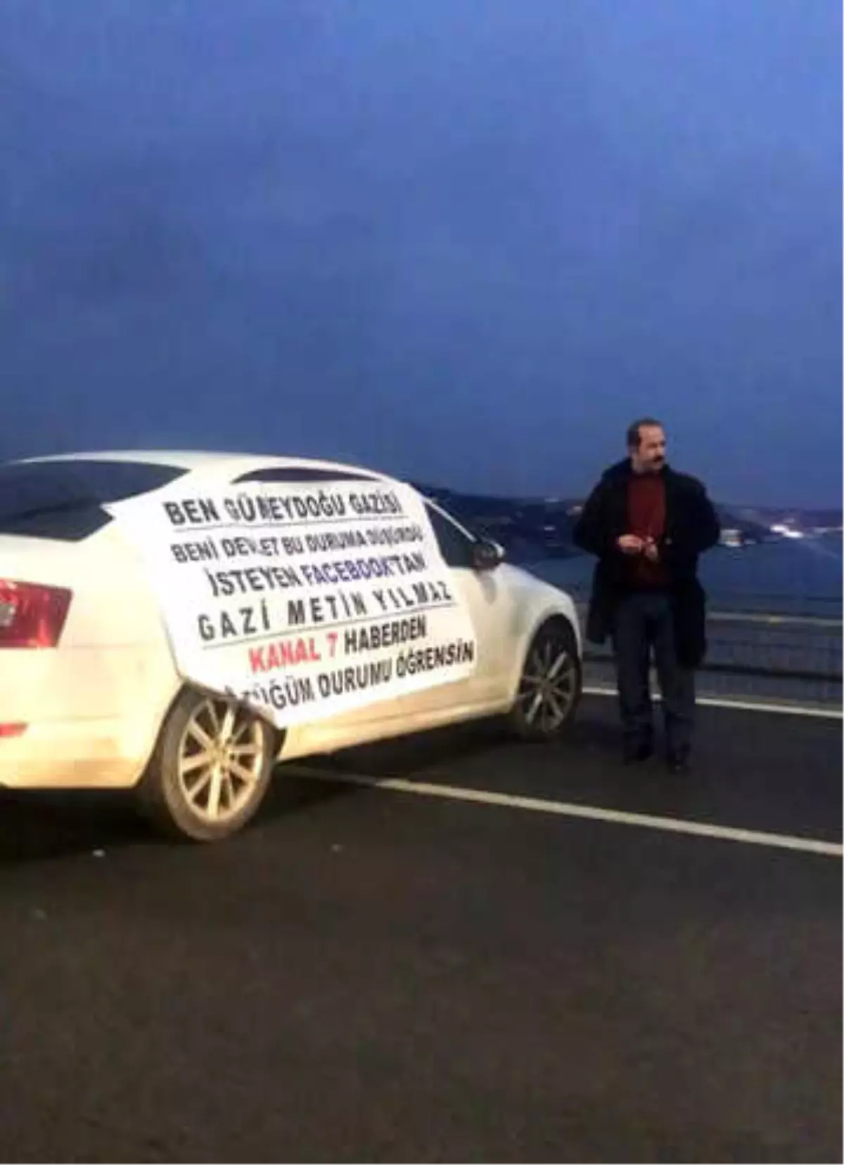 15 Temmuz Şehitler Köprüsü\'nde Eylem Yapan Şahıs Polise Teslim Oldu