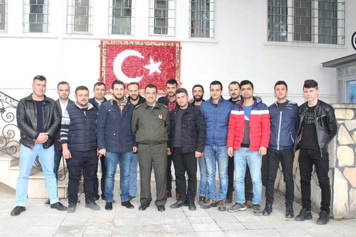 Ayvalık\'ta Ak Gençlik\'ten TSK\'ya \'Afrin\' Desteği