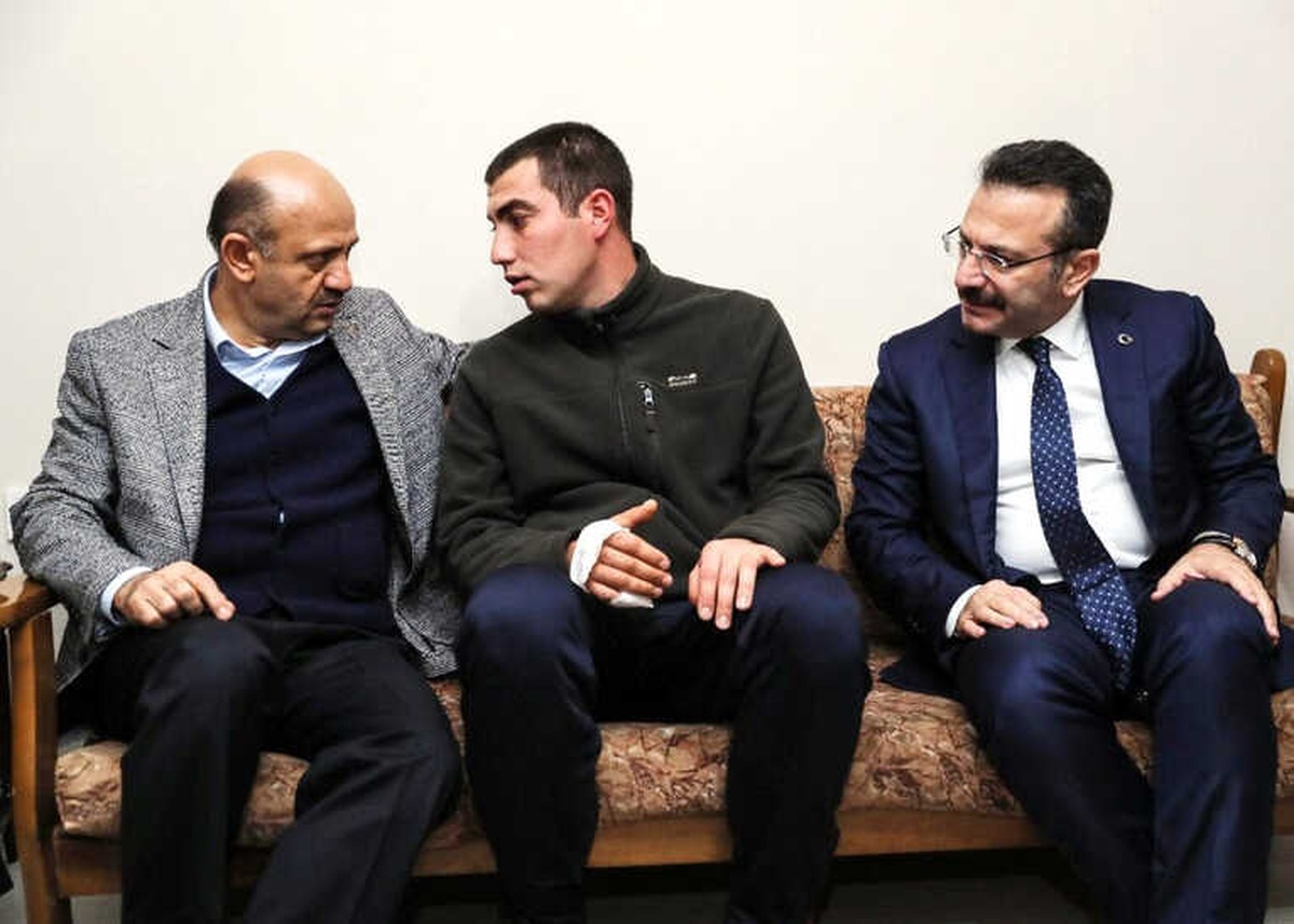 Başbakan Yardımcısı Fikri Işık, Afrin Gazisi Astsubay Çavuş Vedat Öz\'ü Ziyaret Etti