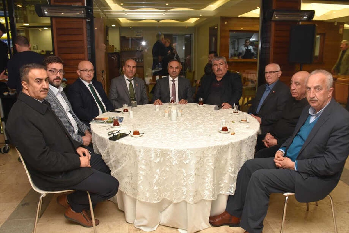 Belediye Başkanı Ay, Muhtarlarla Bir Araya Geldi