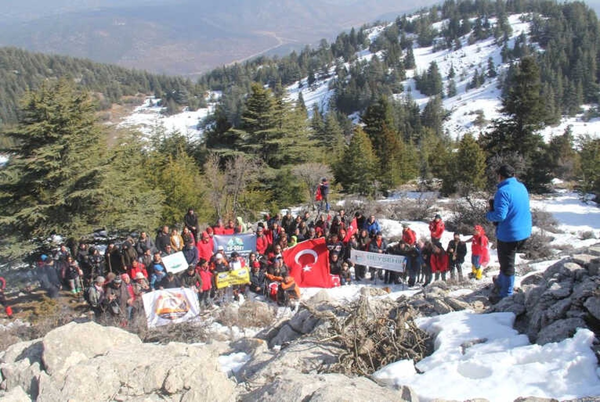 Dağcılar ve Doğaseverler Afrin Şehitleri İçin Tırmandı