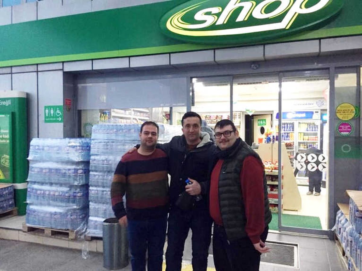 Gazeteci İşyerinde Unutulan 36 Bin TL\'yi Sahibine Teslim Etti