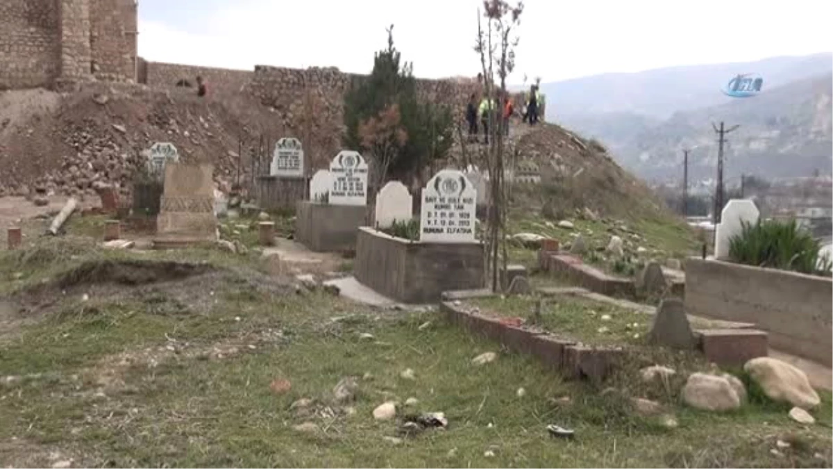 Hasankeyf\'te Mezarlar Taşınıyor