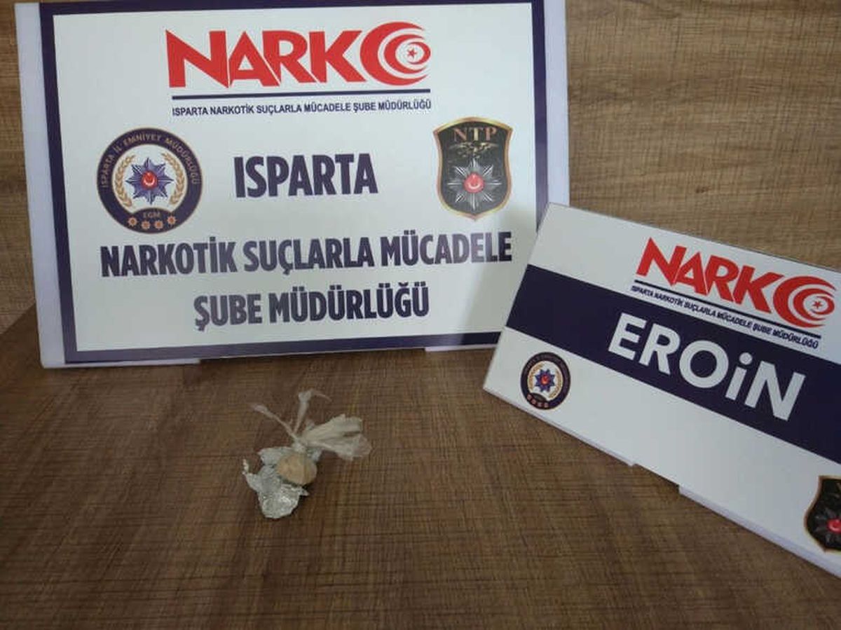 Isparta\'da Polisin Durdurduğu Araçta Eroin Ele Geçirildi