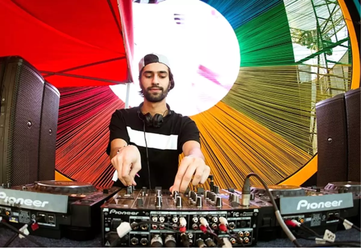 Jeremy Olander Roxy Sahnesinde