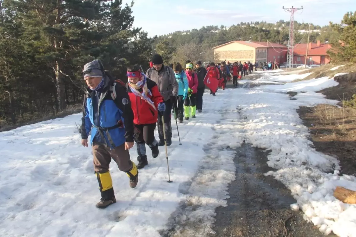 Mehmetçiğe Destek İçin 10 Kilometre Yürüdüler