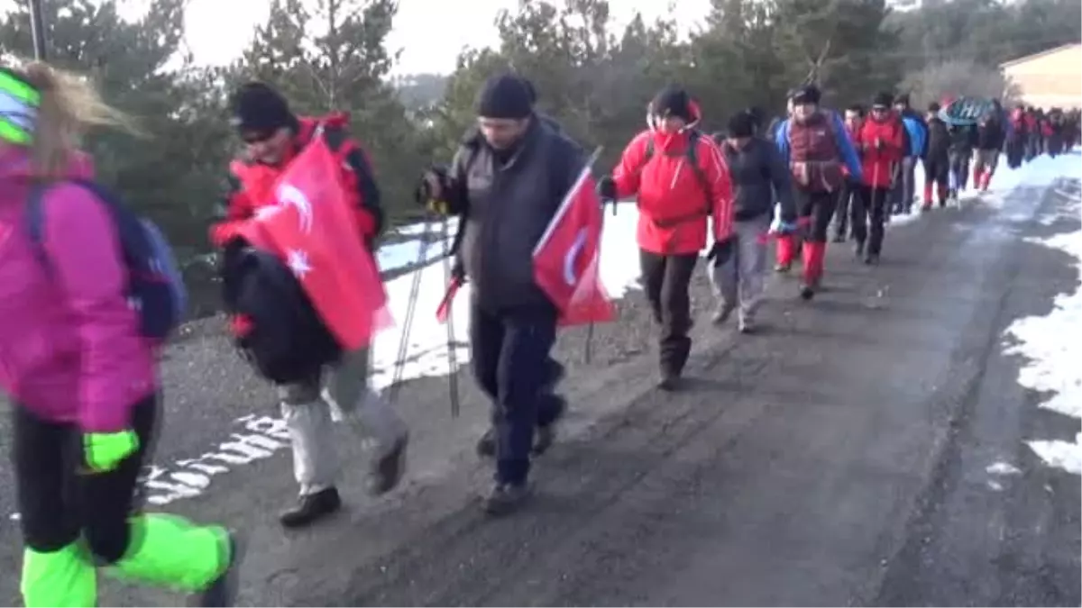 Mehmetçiğe Destek İçin 10 Kilometre Yürüdüler