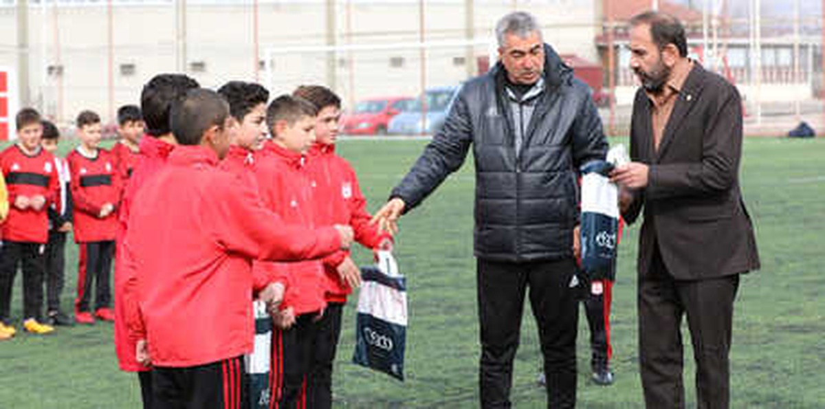 Sivasspor Başarılı Öğrencileri Ödüllendirdi
