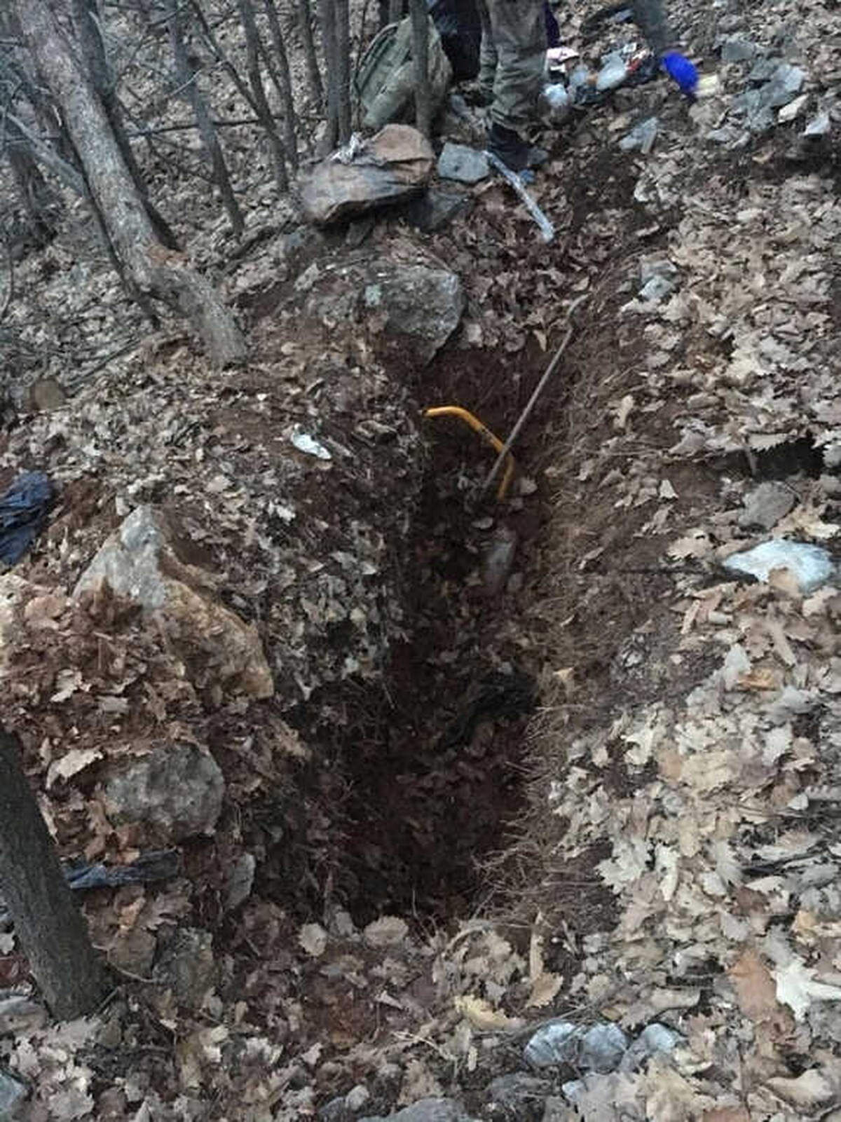 Tunceli\'de Teröristlerin Toprak Altına Gizlediği Malzemeler Ele Geçirildi