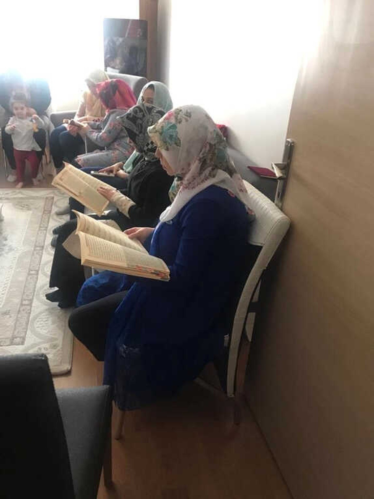 Tut Polis Eşleri Şehitler İçin Dua Etti