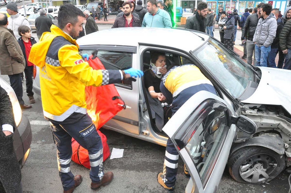 Zonguldak\'ta Trafik Kazası: 4 Yaralı