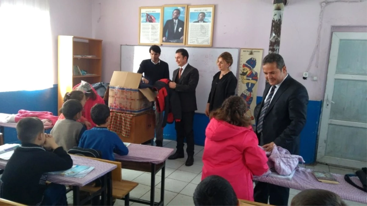 AK Parti Atakum İlçe Başkanlığı\'ndan Güroymak\'taki Okullara Umut Eli