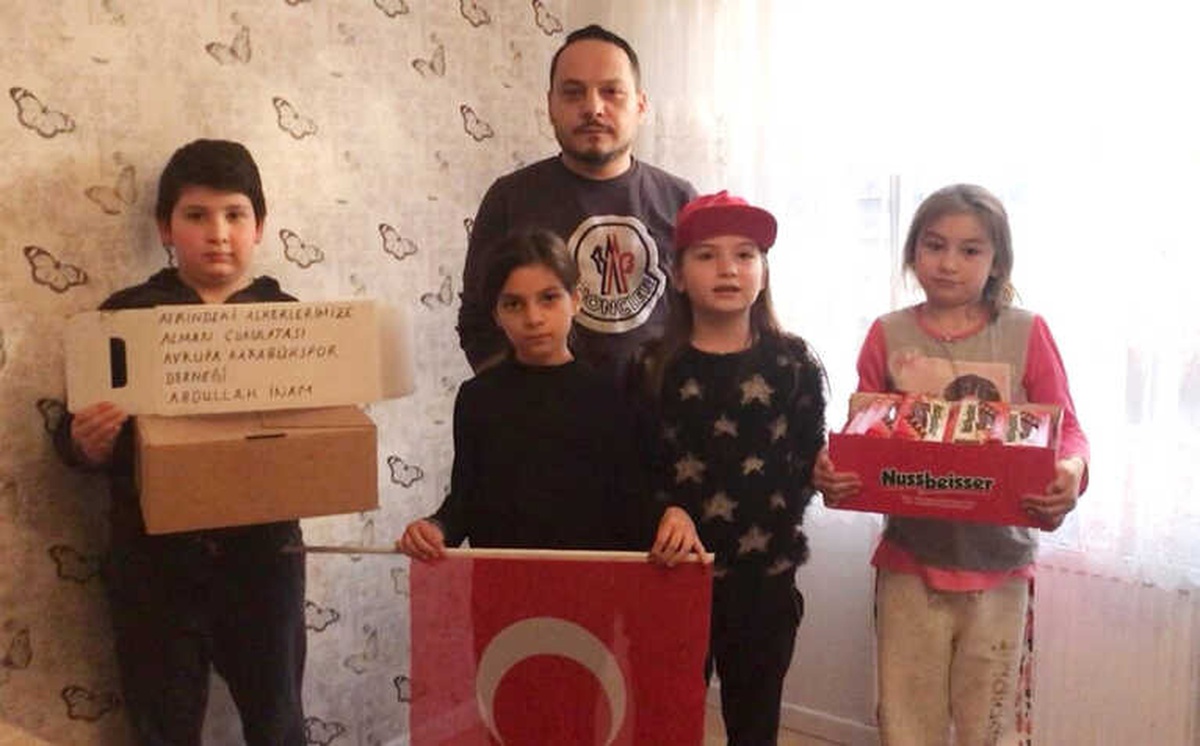 Almanya\'daki Gurbetçi Çocuklardan Duygulandıran Davranış