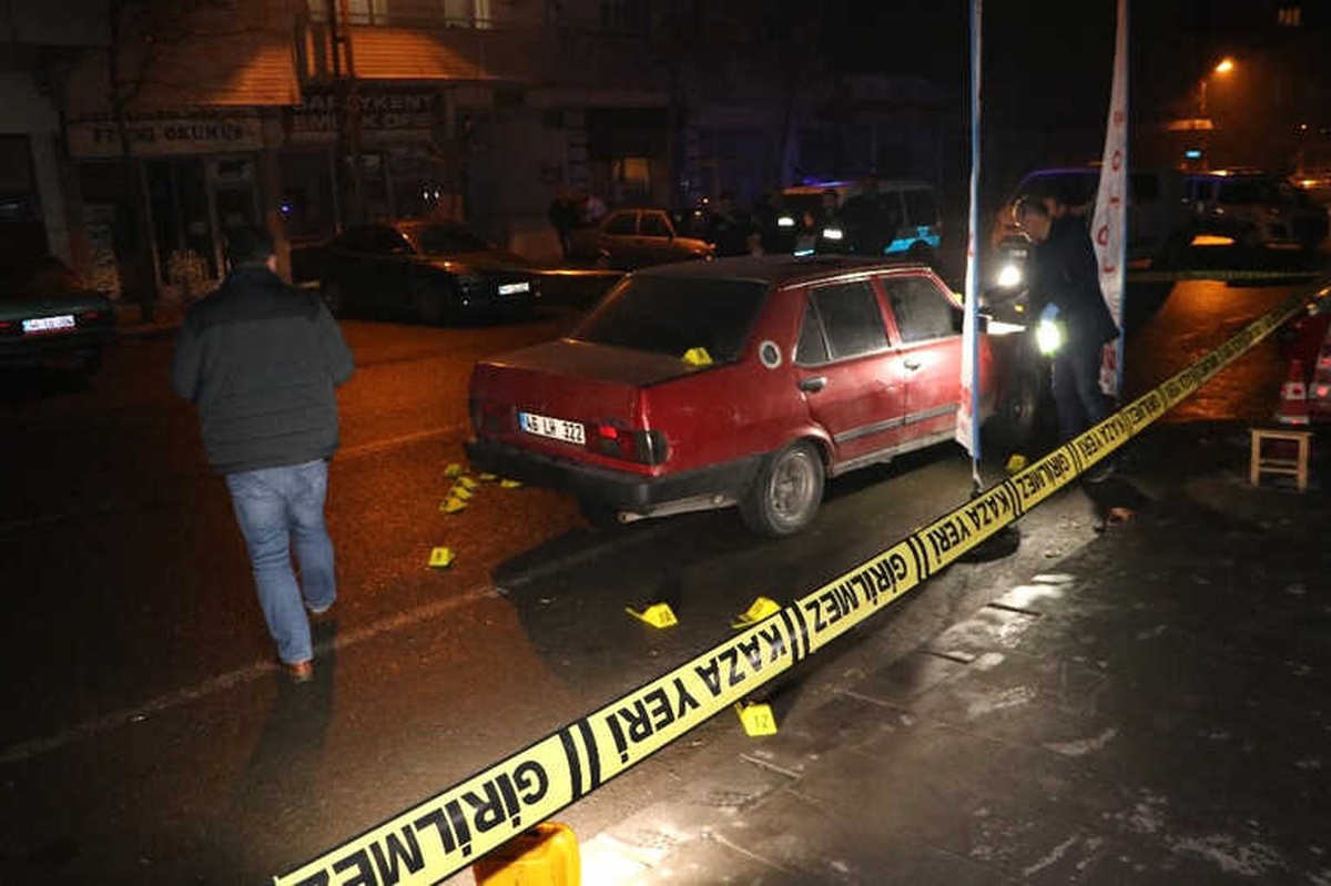 Annesinden İki Yıl Önce Ayrılan Adama Kurşun Yağdırdı