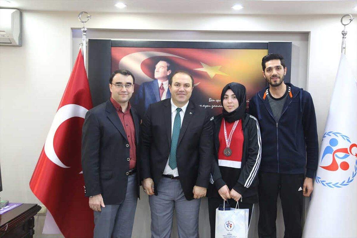 Başarılı Sporcular Altınla Ödüllendirildi
