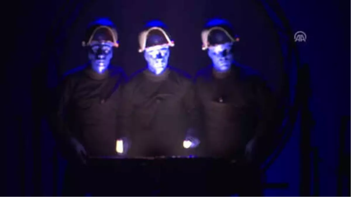 Blue Man Group" Sanatseverlerle Buluştu