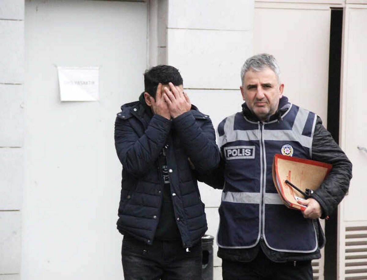 Emekli Öğretmenin Uygunsuz Görüntülerini Kayıt Edip Şantajla 50 Bin Lira İstedi
