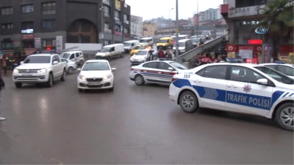 Emniyet Müdüründen 63 Polisle Trafik Uygulaması