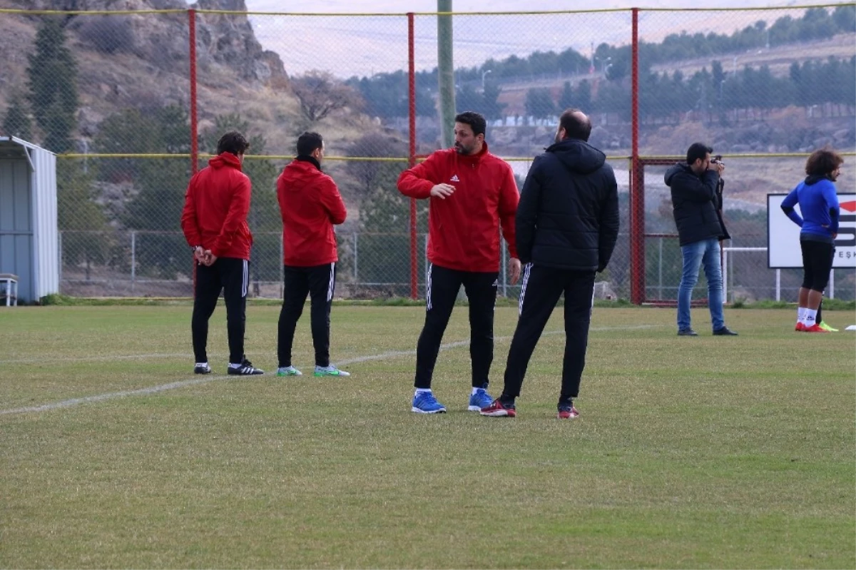 Evkur Yeni Malatyaspor\'da Erol Bulut\'tan Futbolcularına Uyarı