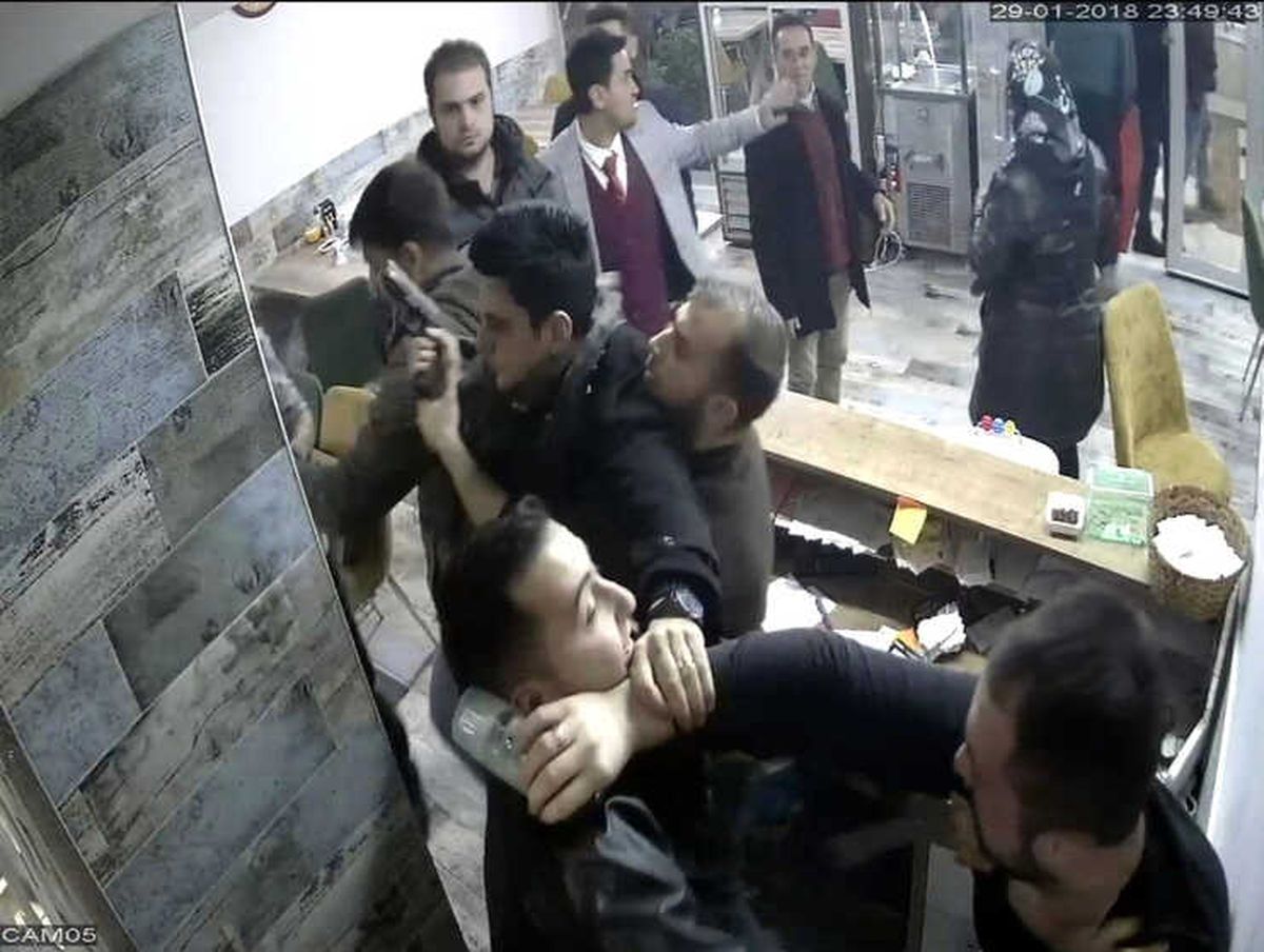 Garsonu Darp Eden İki Polis Açığa Alındı