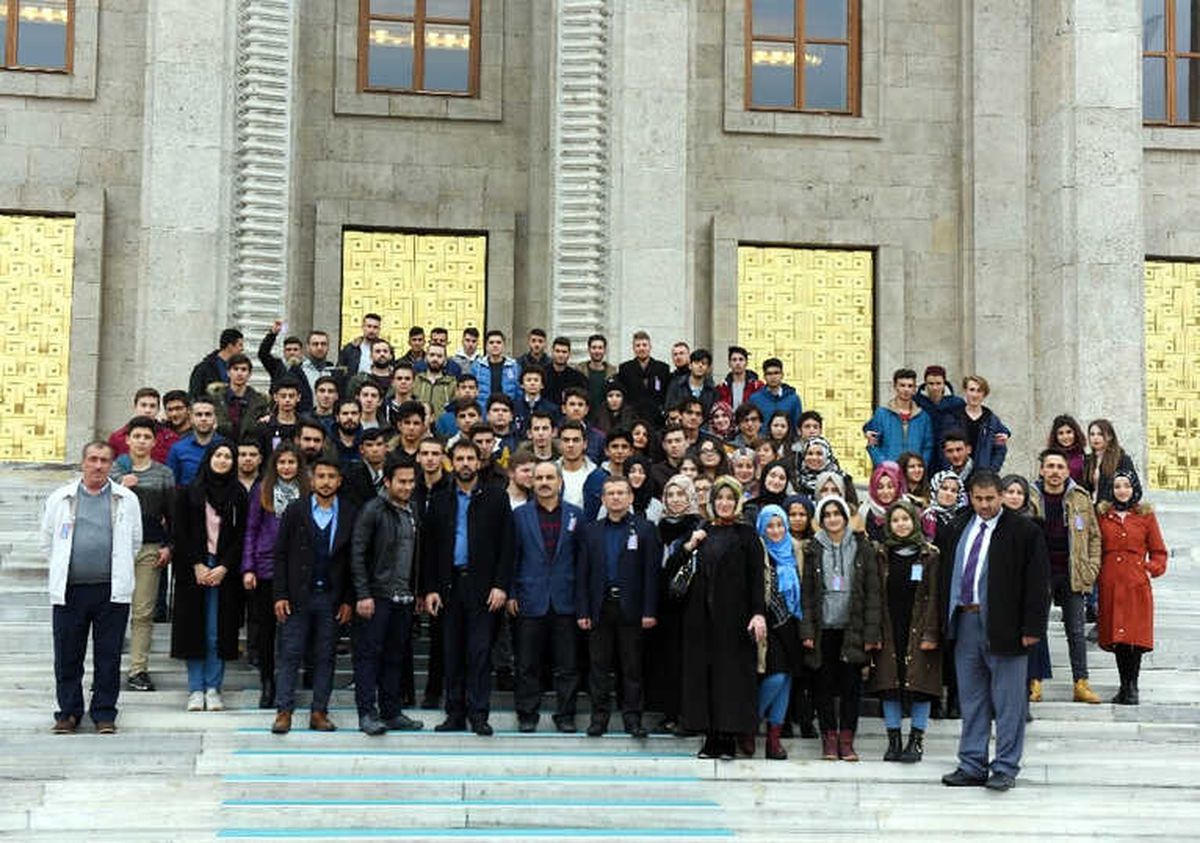 Gençler, Ankara\'da Rol Modelini Aradı