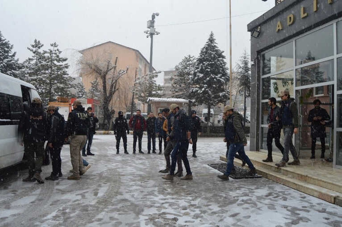 Hakkari\'de Sosyal Medyadan Terör Propagandasına 6 Tutuklama