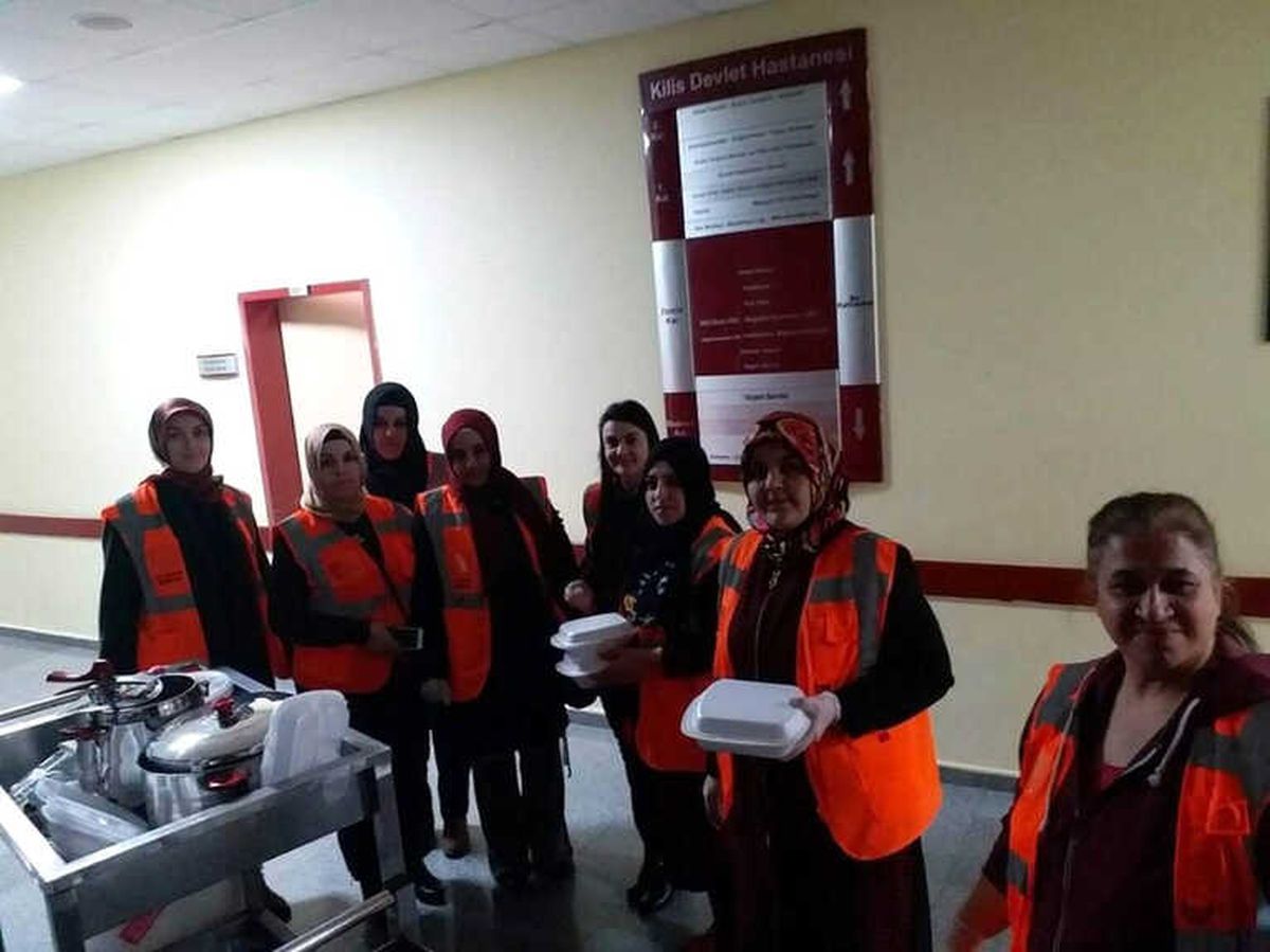 Hastanede Tedavi Gören Askerlere Ev Yemeği