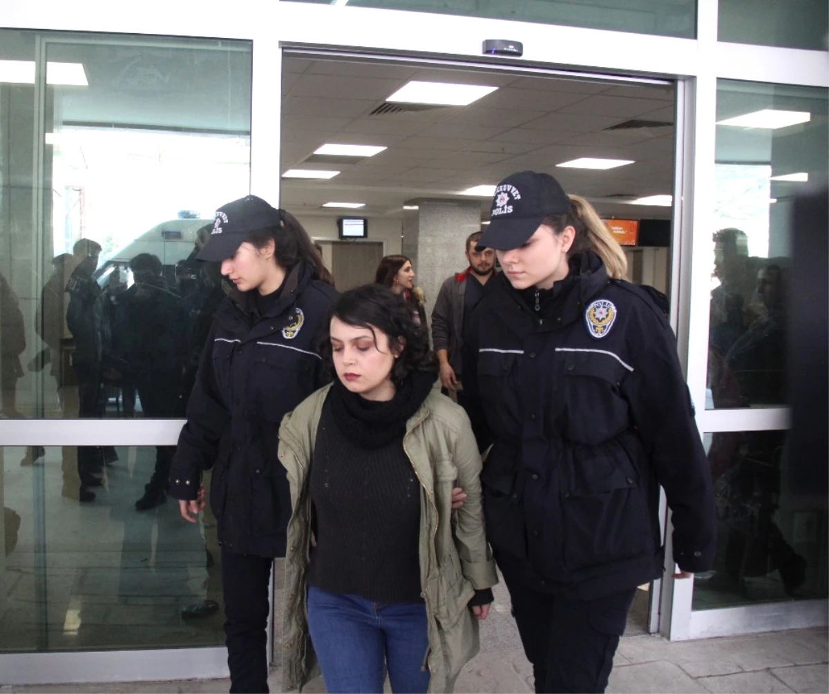 Kocaeli Üniversitesi\'nde Eylem Yapan Öğrencilere Müdahale: 15 Gözaltı