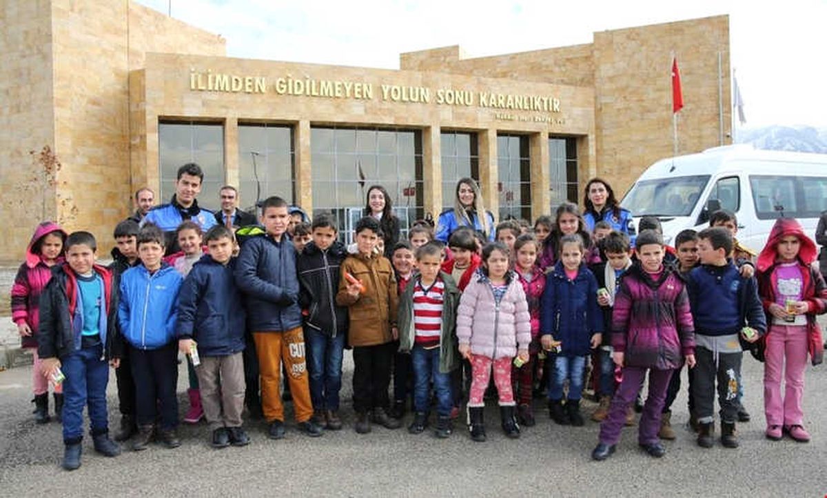Köyden Gelen Çocuklar, Üniversiteyi Gezdi