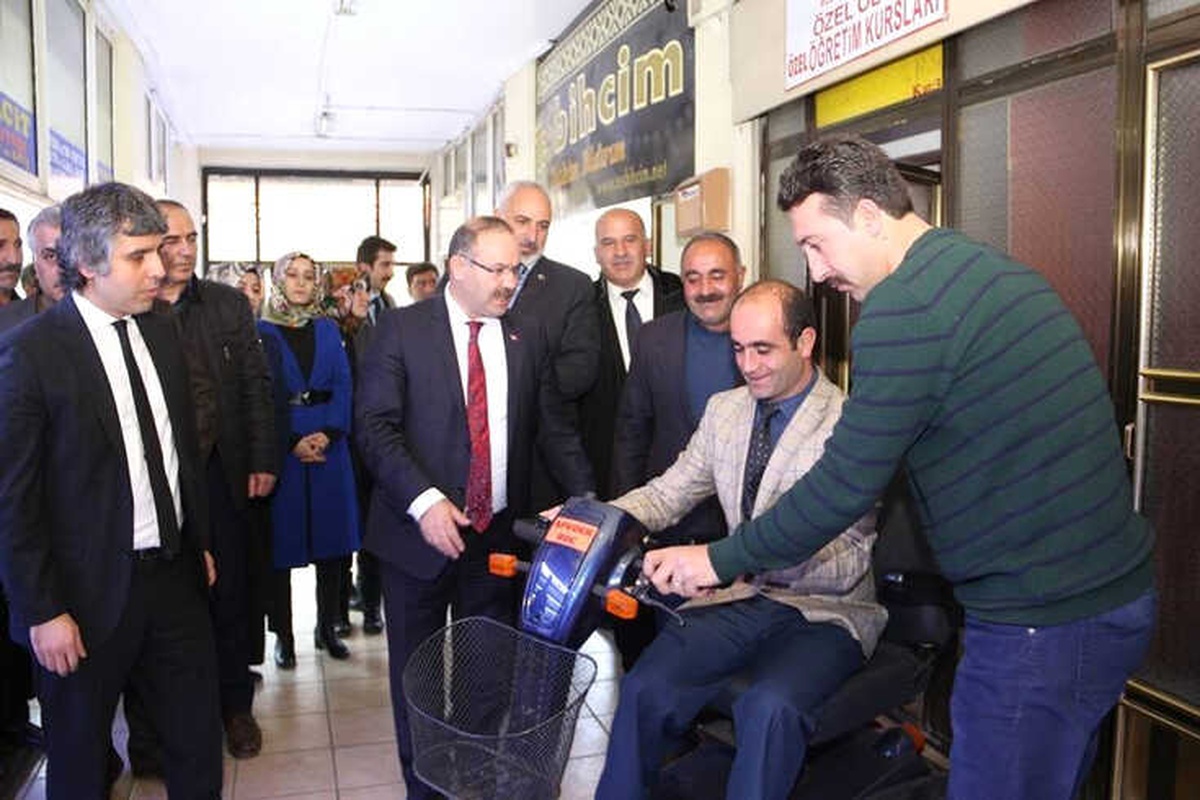 Milletvekili Deligöz Oltu Sosyal Hizmetler Müdürlüğü\'nü Ziyaret Etti
